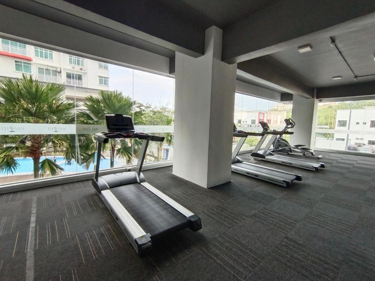 Klia Ehsan Pool View 8 Pax Air-con