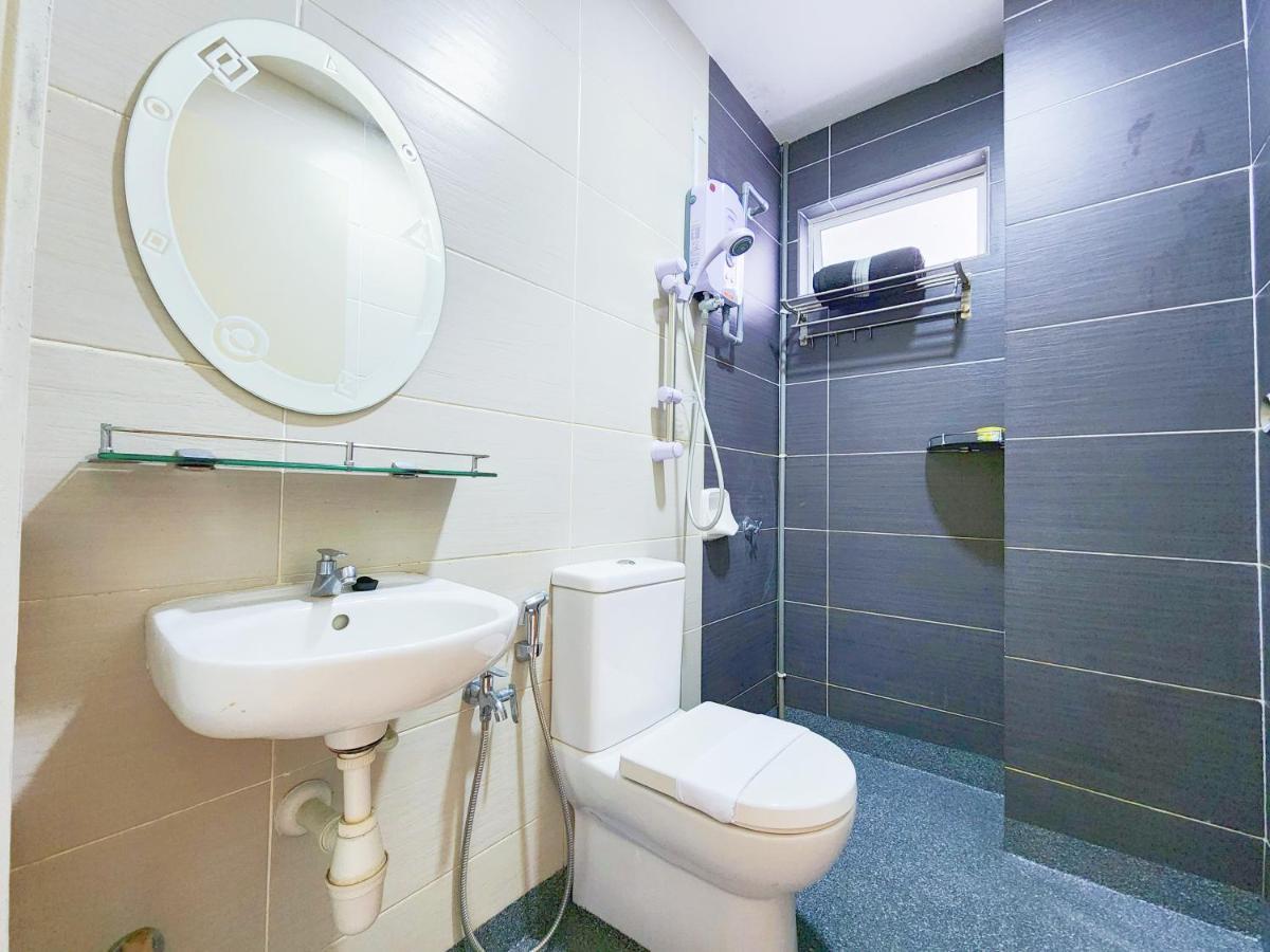 Klia Ehsan Pool View 8 Pax Air-con Apartment